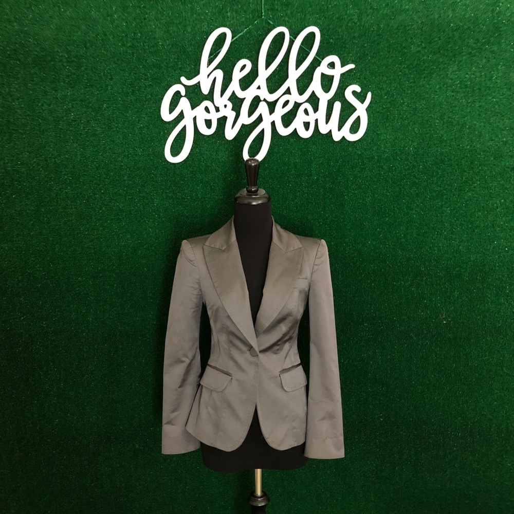 Gray Bebe blazer with thick stitch details 💕